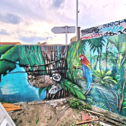 Fresque réalisée au mois d’avril 2023, à l'aérosol, à la Ferme de l’îlot à Gentilly près de Paris, Jungle jam 2 – La jungle du paresseux. Street-Art et Graffiti.