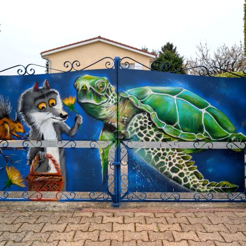 narration figurative - portail d'un particulier - Genay , mars 2026