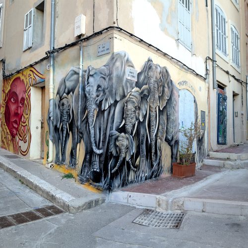 Trompe l'oeil, fresque anamorphique sur un immeuble du Panier, à marseille - Avril 2026